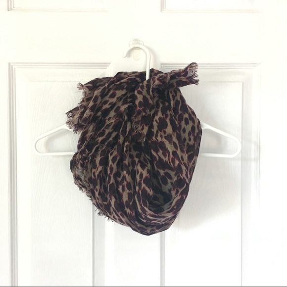 **SOLD ELSEWHERE: Fashion scarf - Picture 3 of 5